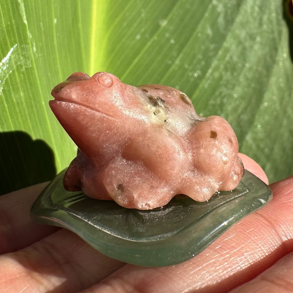 Frog Carving - Pink Aventurine with Serpentine